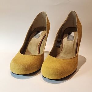 Mustard Yellow Pumps